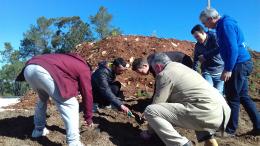 Junta de Freguesia colabora com o CRIF na plantação de Ecobombas