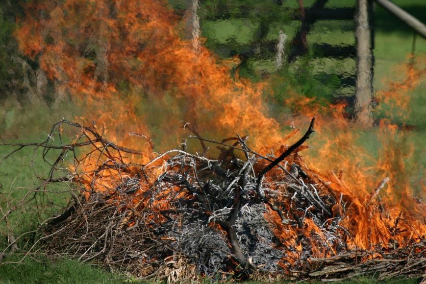 Queimas e queimadas de sobrantes agrícolas e florestais estão proibidas a partir do dia 1 de Maio de 2023